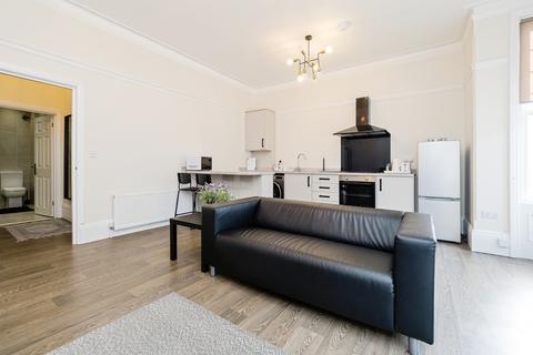 1 bedroom flat for sale, High Road, Woodford Green, IG8