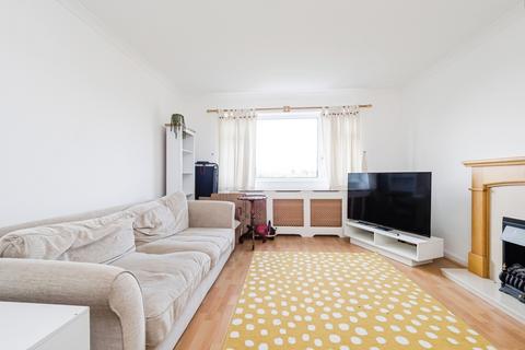 2 bedroom flat for sale, Durham Avenue, Woodford Green, IG8