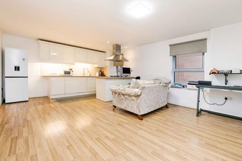 2 bedroom flat for sale, Gatekeepers House, Queen Mary Avenue, London, E18