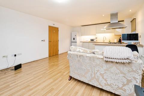 2 bedroom flat for sale, Gatekeepers House, Queen Mary Avenue, London, E18