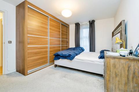 2 bedroom flat for sale, Gatekeepers House, Queen Mary Avenue, London, E18