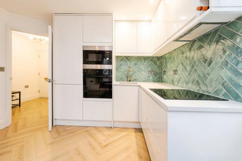 2 bedroom flat for sale, Dells Close, Chingford, London, E4