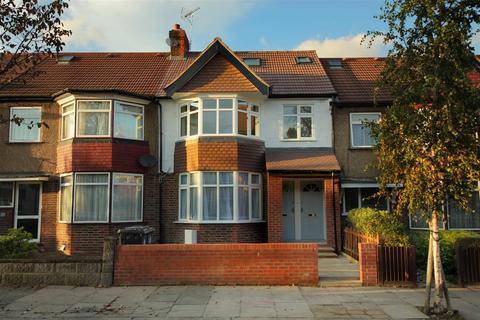 2 bedroom flat to rent, Court Way, W3