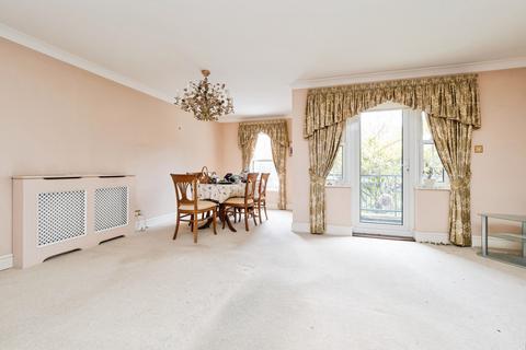 2 bedroom flat for sale, Sunset Avenue, Woodford Green, IG8