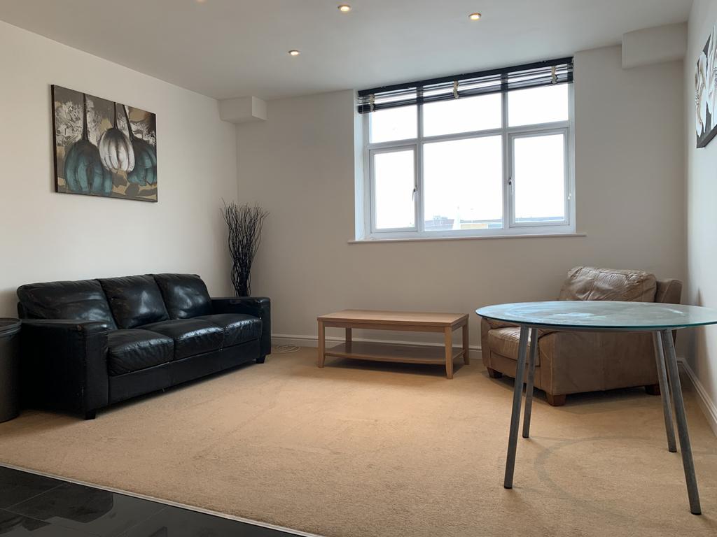 1 bed flat to rent Commercial Road, Swindon SN1