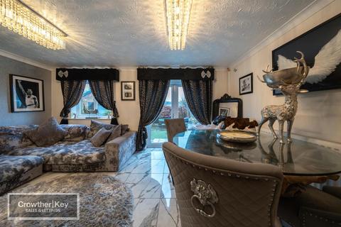 3 bedroom semi-detached house for sale, Wains Close, Buxton