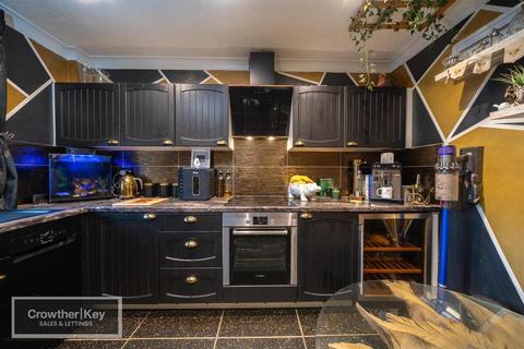 3 bedroom semi-detached house for sale, Wains Close, Buxton