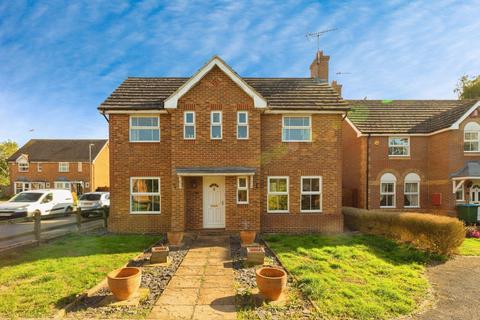 3 bedroom detached house for sale, Bowler Road, Aylesbury, HP21