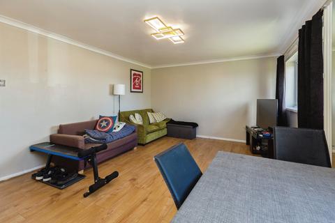 2 bedroom flat for sale, St. Annes Road, Aylesbury, Buckinghamshire, HP19