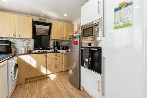 2 bedroom flat for sale, St. Annes Road, Aylesbury, Buckinghamshire, HP19
