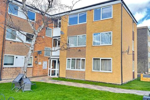 2 bedroom flat for sale, Bishops Walk, Aylesbury, Buckinghamshire, HP21