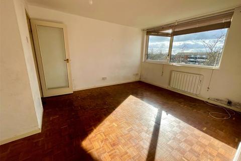 2 bedroom flat for sale, Bishops Walk, Aylesbury, Buckinghamshire, HP21