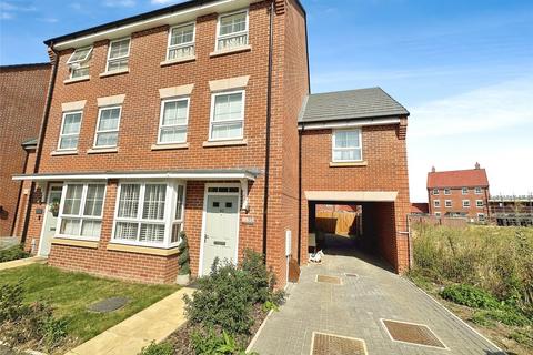 4 bedroom townhouse for sale, Armstrongs Fields, Broughton, Aylesbury, Buckinghamshire, HP22