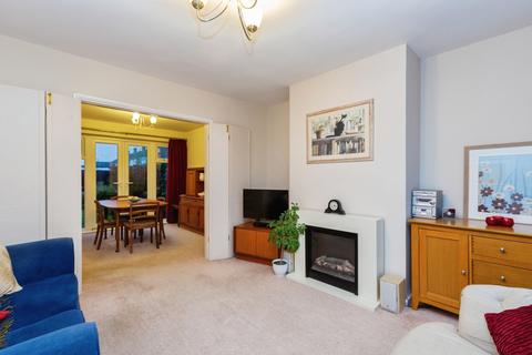 3 bedroom terraced house for sale, Howard Avenue, Aylesbury, Buckinghamshire, HP21