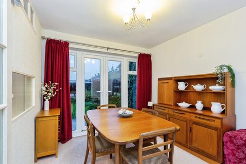 3 bedroom terraced house for sale, Howard Avenue, Aylesbury, Buckinghamshire, HP21