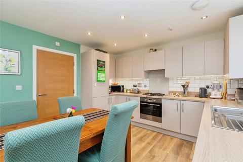 2 bedroom flat for sale, Cameo Court, Aylesbury, Buckinghamshire, HP18
