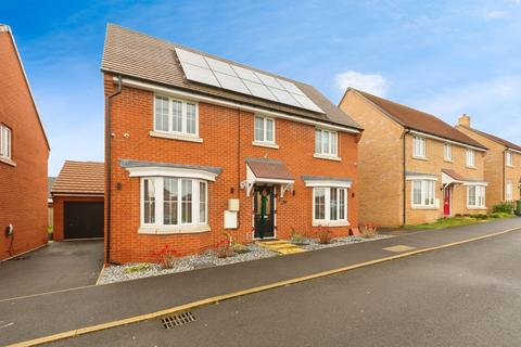 4 bedroom house for sale, Olympia Way, Aylesbury, Buckinghamshire, HP18