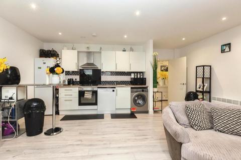 2 bedroom flat for sale, Alton Mews, Aylesbury, Buckinghamshire, HP19