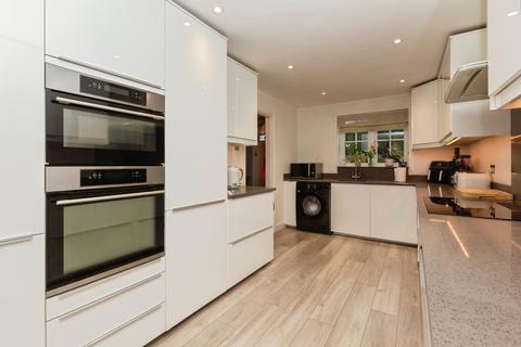 4 bedroom detached house for sale, Warren Close, Stone, Aylesbury, Buckinghamshire, HP17