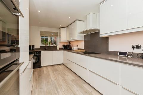 4 bedroom detached house for sale, Warren Close, Stone, Aylesbury, Buckinghamshire, HP17