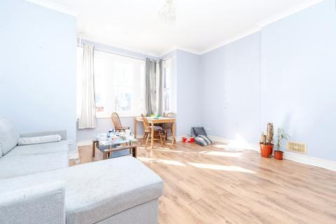 2 bedroom flat for sale, De Parys Avenue, Bedford, Bedfordshire, MK40