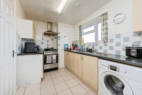 2 bedroom flat for sale, Lovell Road, BEDFORD, Bedfordshire, MK42