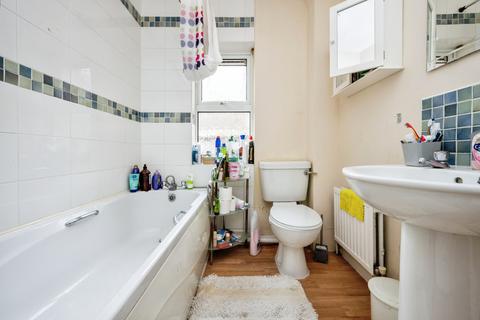 undefined, Goldington Avenue, Bedford, Bedfordshire, MK40