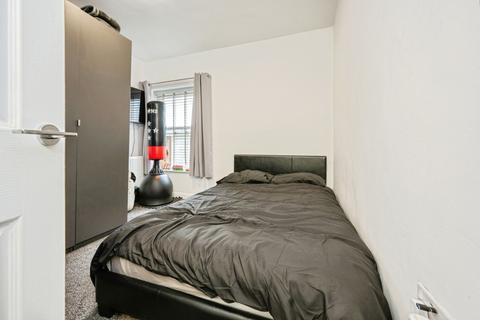 2 bedroom terraced house for sale, Gratton Road, Bedford, Bedfordshire, MK40