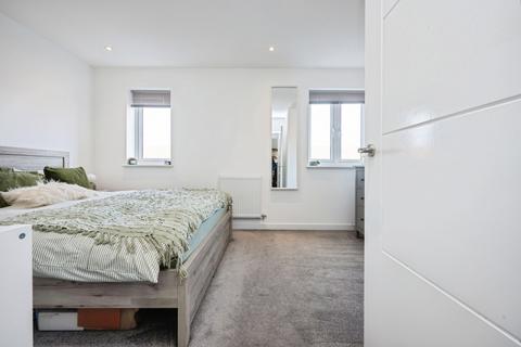 2 bedroom flat for sale, Burns Road, Shortstown, Bedford, Bedfordshire, MK42