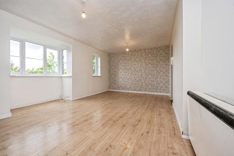 2 bedroom flat for sale, Redwood Grove, Bedford, Bedfordshire, MK42