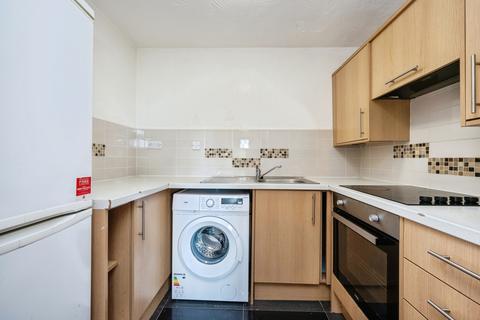 2 bedroom flat for sale, Redwood Grove, Bedford, Bedfordshire, MK42