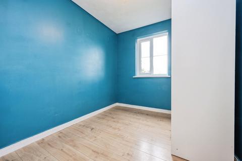 2 bedroom flat for sale, Redwood Grove, Bedford, Bedfordshire, MK42