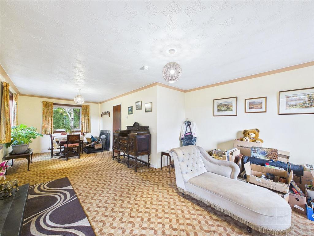 Sitting Room &amp; Dining Area