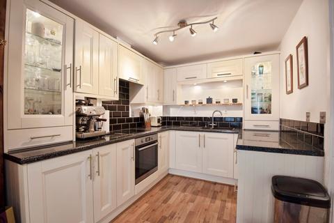 2 bedroom maisonette for sale, Coopers Yard, Paynes Park, Hitchin, Hertfordshire, SG5