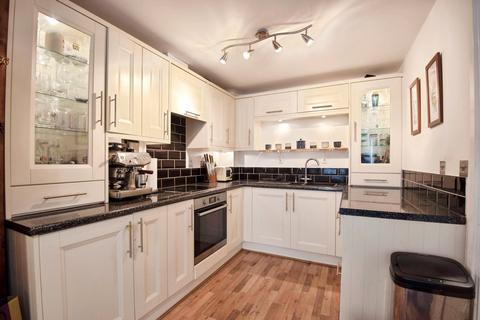 2 bedroom maisonette for sale, Coopers Yard, Paynes Park, Hitchin, Hertfordshire, SG5