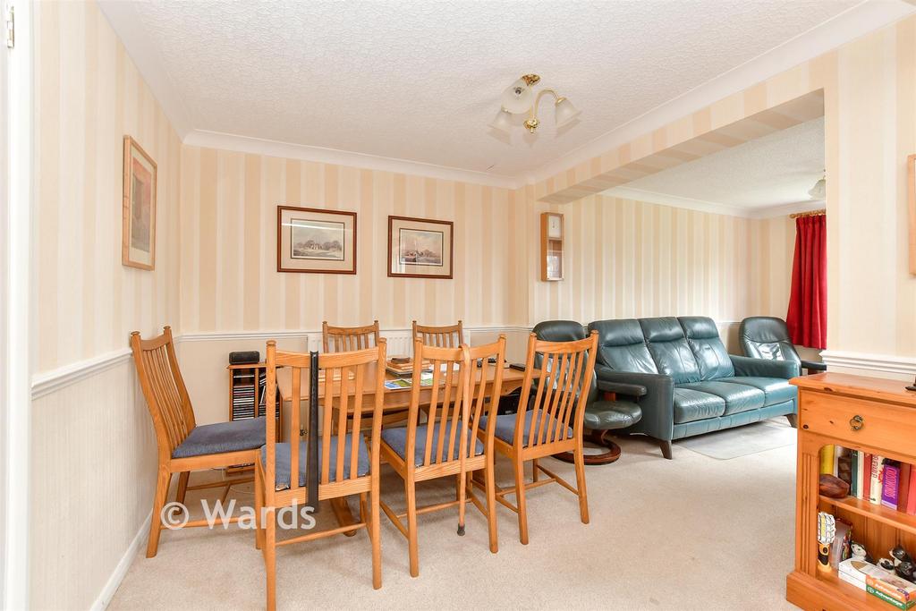 Lounge/Dining Area