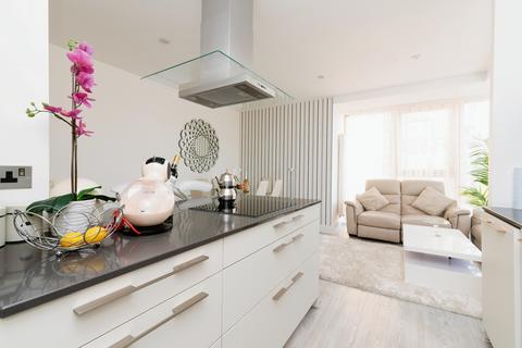 undefined, Empire Way, Caerdydd, Empire Way, Cardiff, CF11