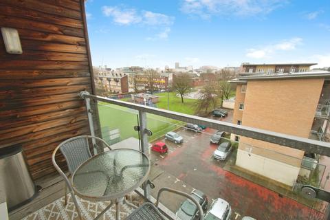 Heol Staughton, Cardiff, CF10