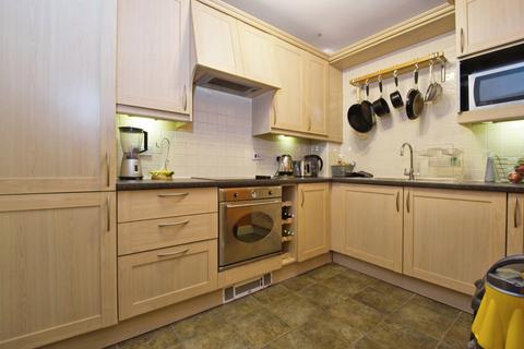 2 bedroom flat for sale, St James Mansions, Mount Stuart Square, CF10
