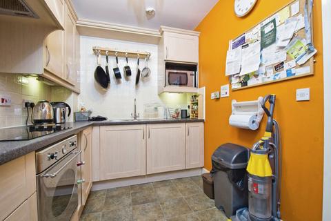 2 bedroom flat for sale, St James Mansions, Mount Stuart Square, CF10