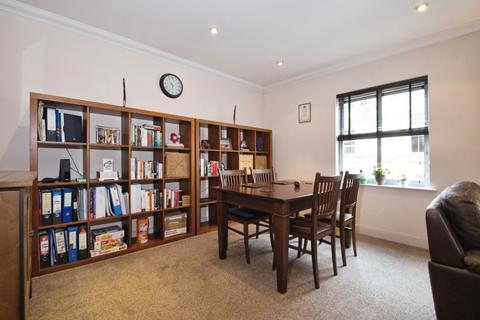 2 bedroom flat for sale, St James Mansions, Mount Stuart Square, CF10