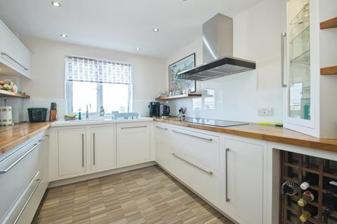 3 bedroom flat for sale, Adventurers Quay, Cardiff, CF10