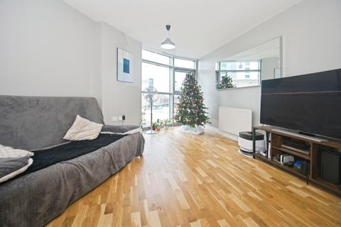 2 bedroom flat for sale, Altolusso, Bute Terrace, CF10