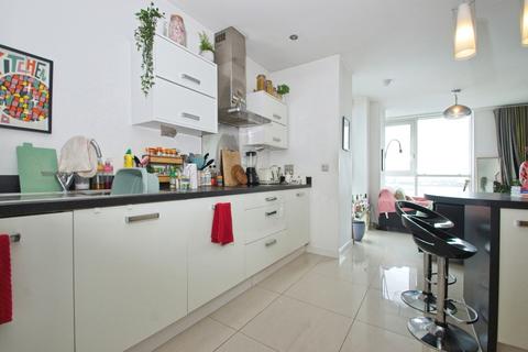 2 bedroom flat for sale, Pendeen House, Ferry Court, Cardiff, CF11