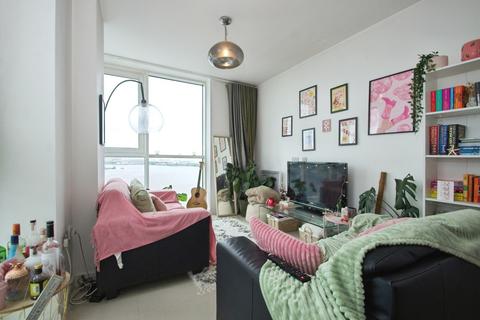 2 bedroom flat for sale, Pendeen House, Ferry Court, Cardiff, CF11