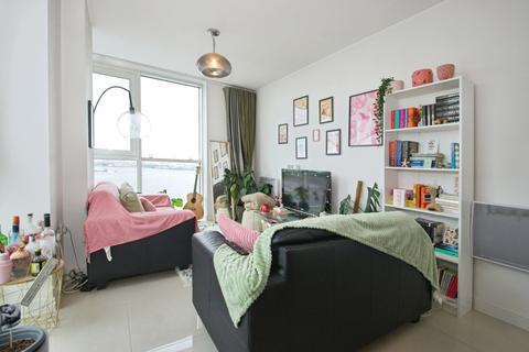 2 bedroom flat for sale, Pendeen House, Ferry Court, Cardiff, CF11