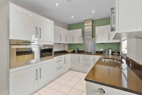 4 bedroom detached house for sale, Buttercup Drive, Polegate BN26