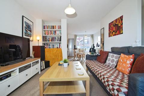 Jim Driscoll Way, Cardiff, Caerdydd, CF11