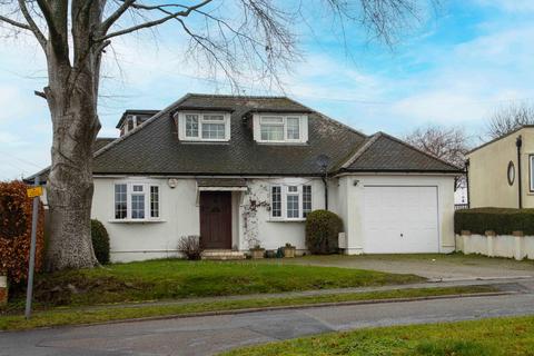 4 bedroom detached bungalow for sale, Greenbury Close, Chorleywood, WD3