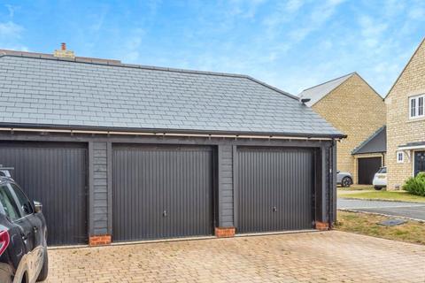 4 bedroom terraced house for sale, Olivers Close, WITNEY, Oxfordshire, OX29